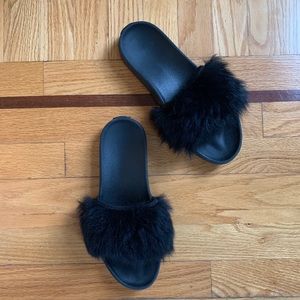 UGG Women’s Royale Slide